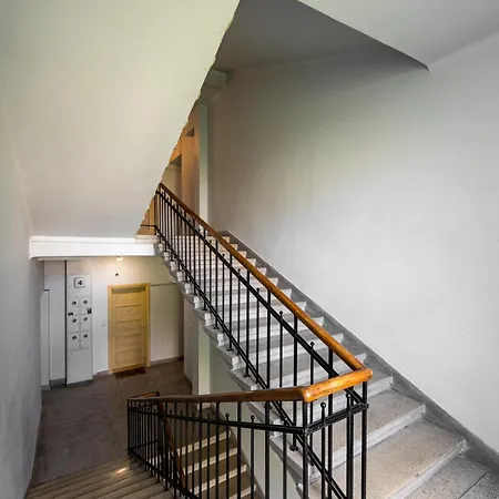 Centre Stylish By Bookinghost