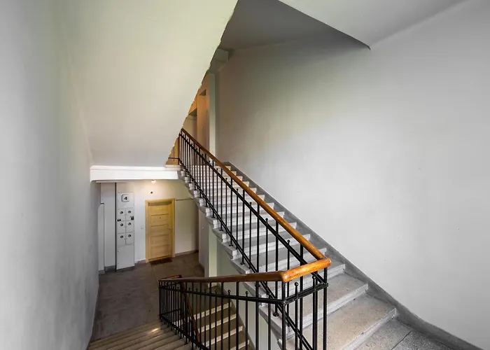 Centre Stylish By Bookinghost