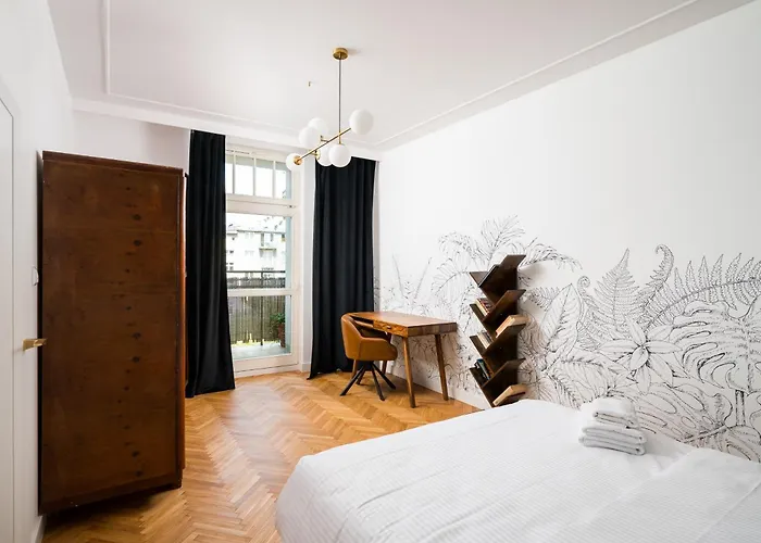 Apartment Centre Stylish By Bookinghost *