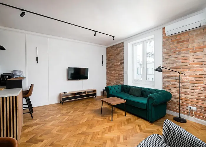 Apartment Centre Stylish By Bookinghost *