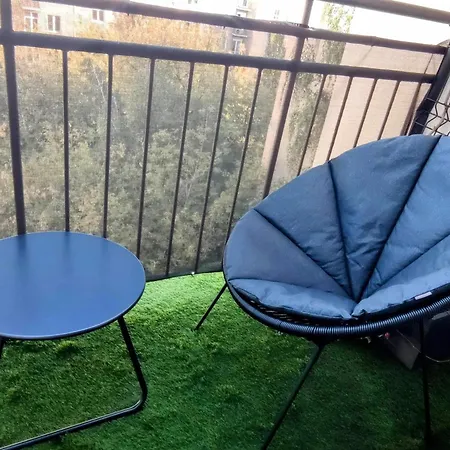 Centre Stylish By Bookinghost *